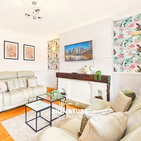 New Spacious By Signature - Free Parking Apartment Middlesbrough