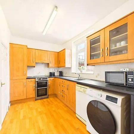 New Spacious By Signature - Free Parking Apartment