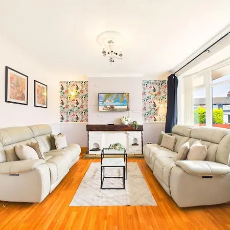 New Spacious By Signature - Free Parking Apartment Middlesbrough