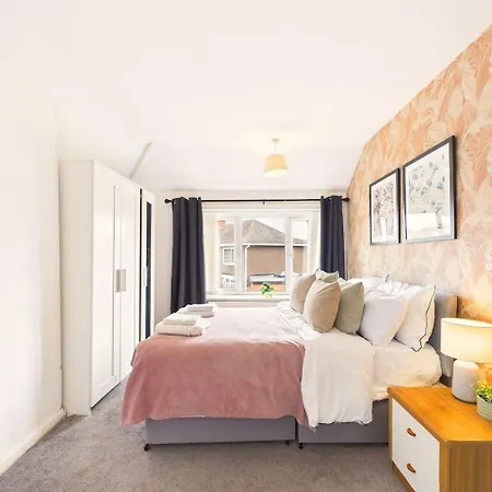 New Spacious By Signature - Free Parking
