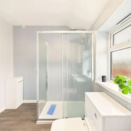 New Spacious By Signature - Free Parking Apartment
